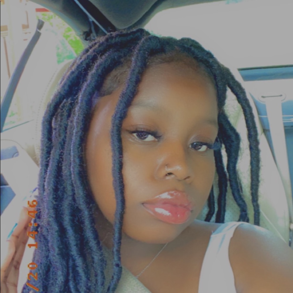 Meet your Posher, Makayla